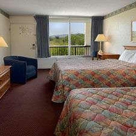 Knights Inn Newport Room photo